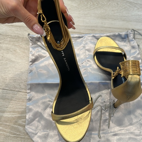 Giuseppe Zanotti Kay Anklet Sandal Heels in Gold Leather size 36.5 - Picture 6 of 11